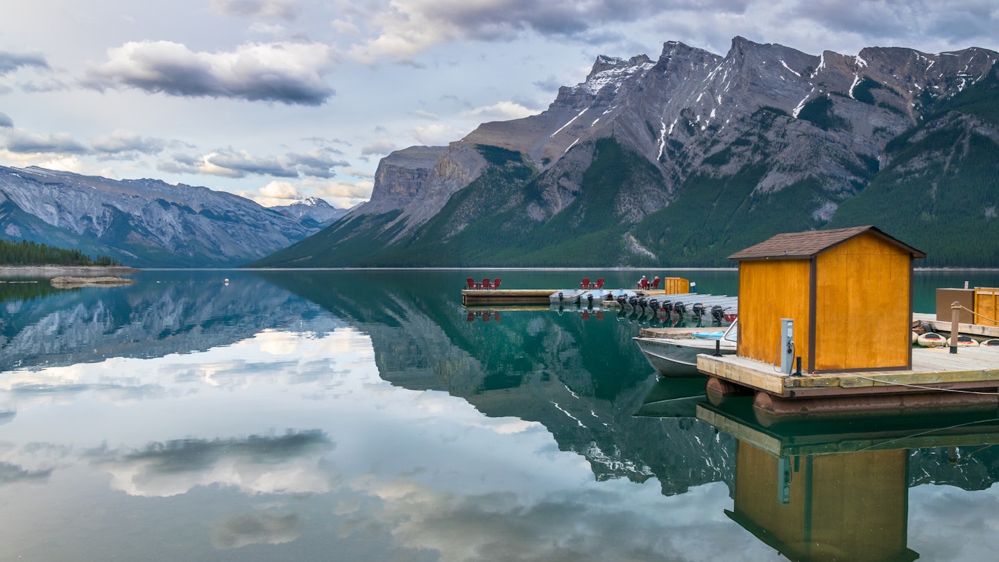 Beautiful view of Lake Minnewanka in Banff National Park,  Alberta - Canada  License Type: media  Download Time: 2023-10-18T02:44:32.000Z  User: dermothegarty77  Is Editorial: No  purchase_order:   